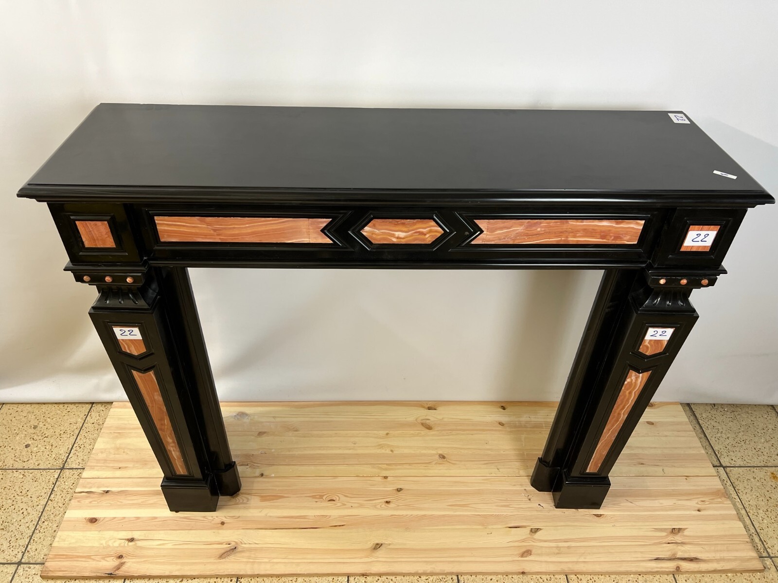 ANTIKE KAMINUMRANDUNG MARMOR KAMIN UM 1920 ART DECO SCHWARZ ZWEIFARBIG – Bild 3