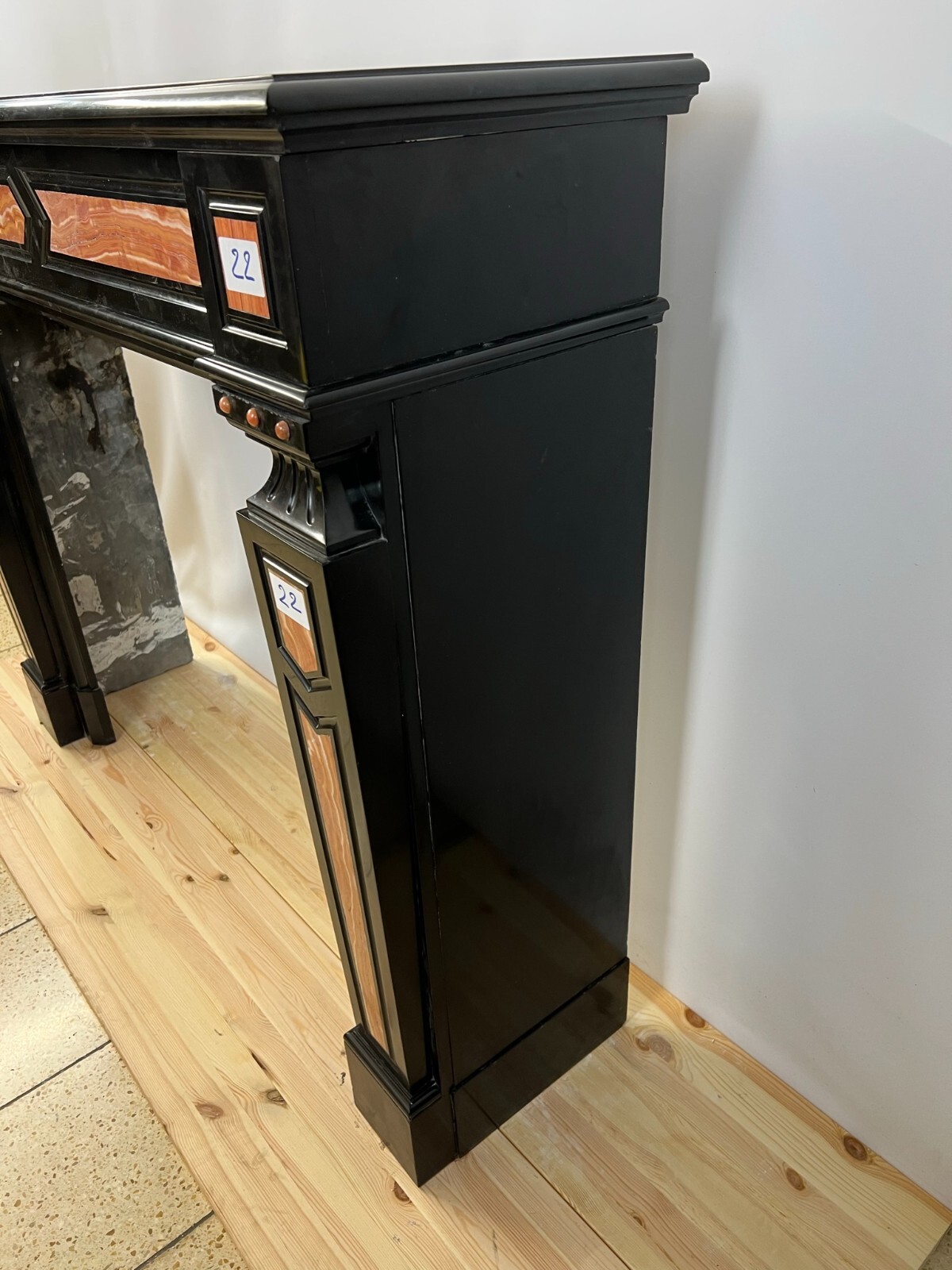 ANTIKE KAMINUMRANDUNG MARMOR KAMIN UM 1920 ART DECO SCHWARZ ZWEIFARBIG – Bild 4