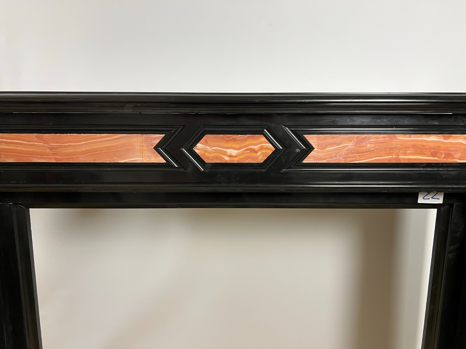 ANTIKE KAMINUMRANDUNG MARMOR KAMIN UM 1920 ART DECO SCHWARZ ZWEIFARBIG – Bild 9