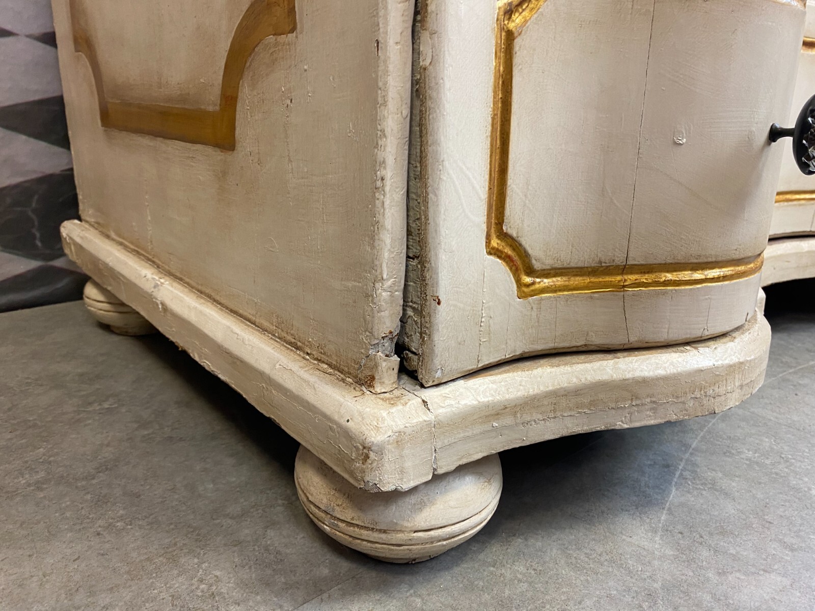 ANTIKE BAROCKKOMMODE BAROCK KOMMODE UM 1760 1780 NEUERE FASSUNG – Bild 11