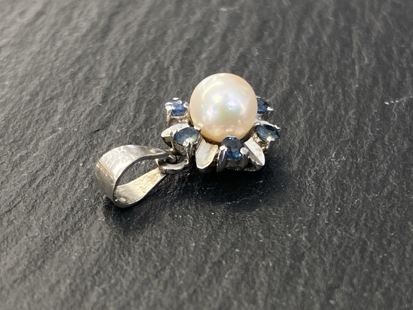 KETTENANHÄNGER KETTEN ANHÄNGER AUS 14K GOLD WEISSGOLD MIT PERLE UND SAPHIREN – Bild 7