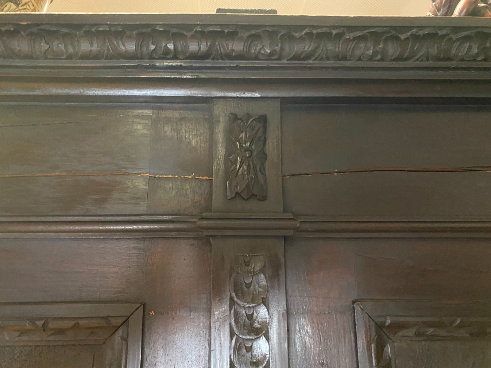 ANTIKE GARDEROBE MIT KÖPFEN UND FRATZEN UM 1890 GRÜNDERZEIT SEHR GROSS 240x120cm – Bild 11