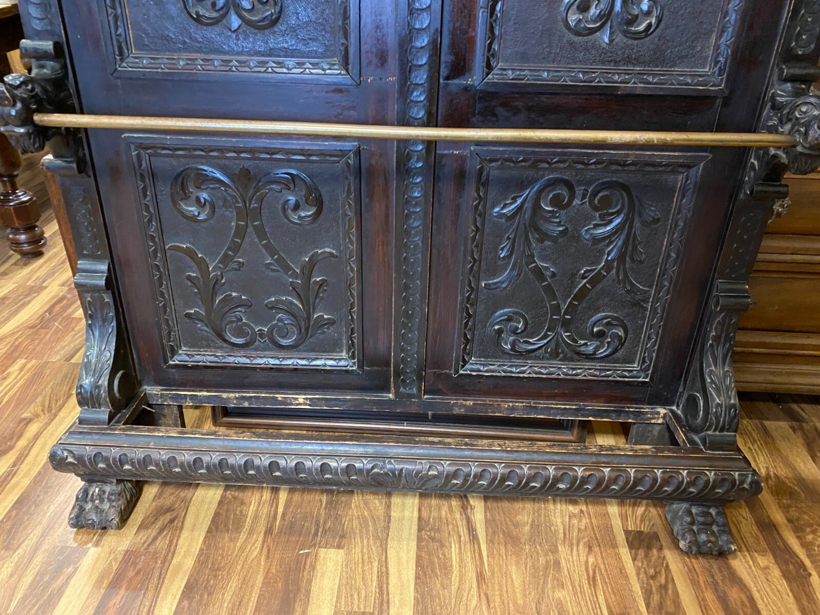 ANTIKE GARDEROBE MIT KÖPFEN UND FRATZEN UM 1890 GRÜNDERZEIT SEHR GROSS 240x120cm – Bild 5