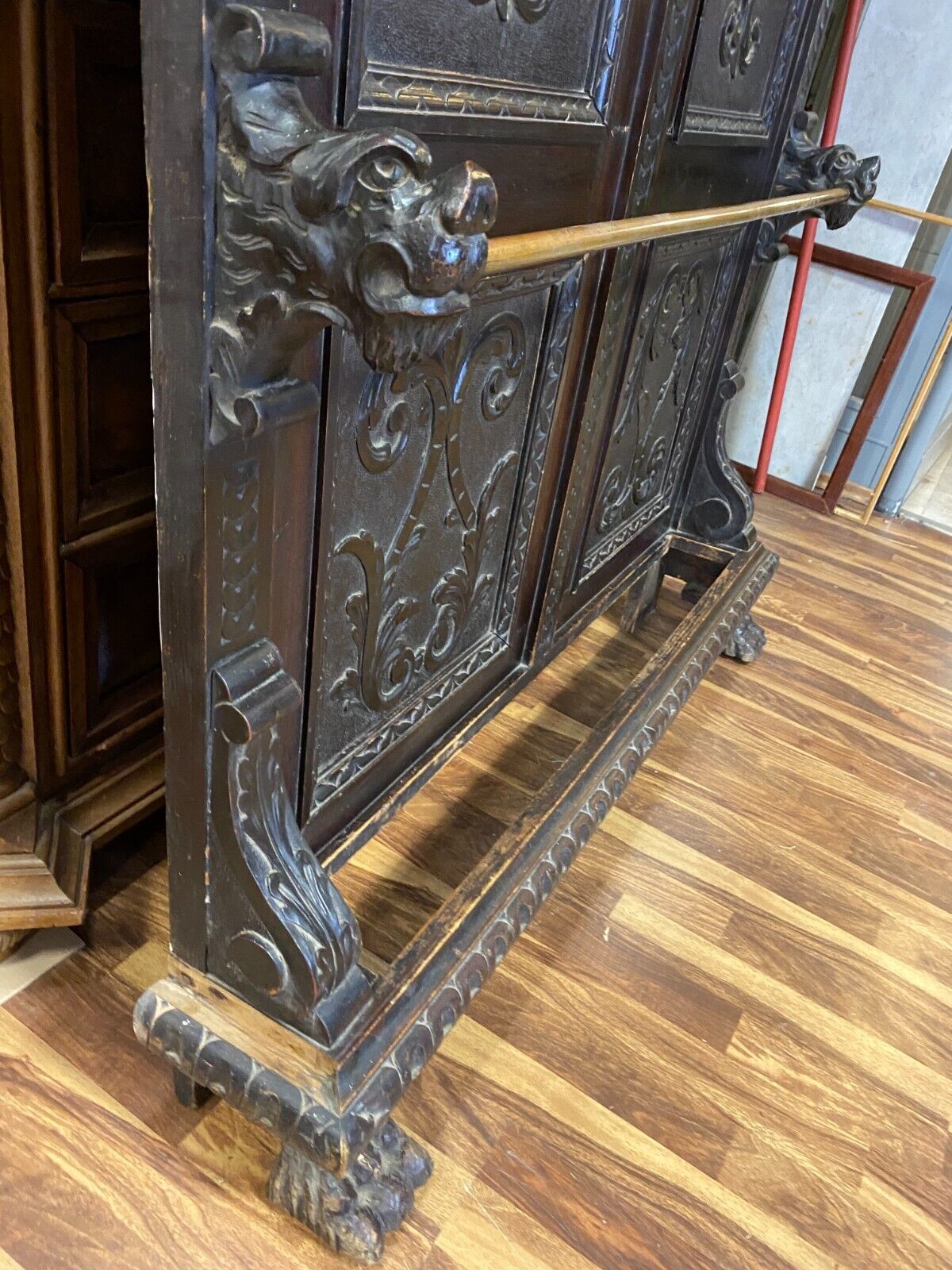 ANTIKE GARDEROBE MIT KÖPFEN UND FRATZEN UM 1890 GRÜNDERZEIT SEHR GROSS 240x120cm – Bild 7