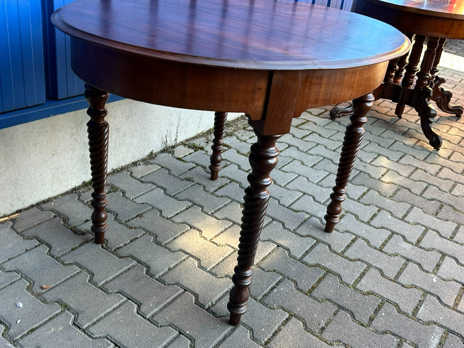 ANTIKER TISCH ESSTISCH UM 1860 MAHAGONI MASSIVE PLATTE GEDREHTE BEINE – Bild 4