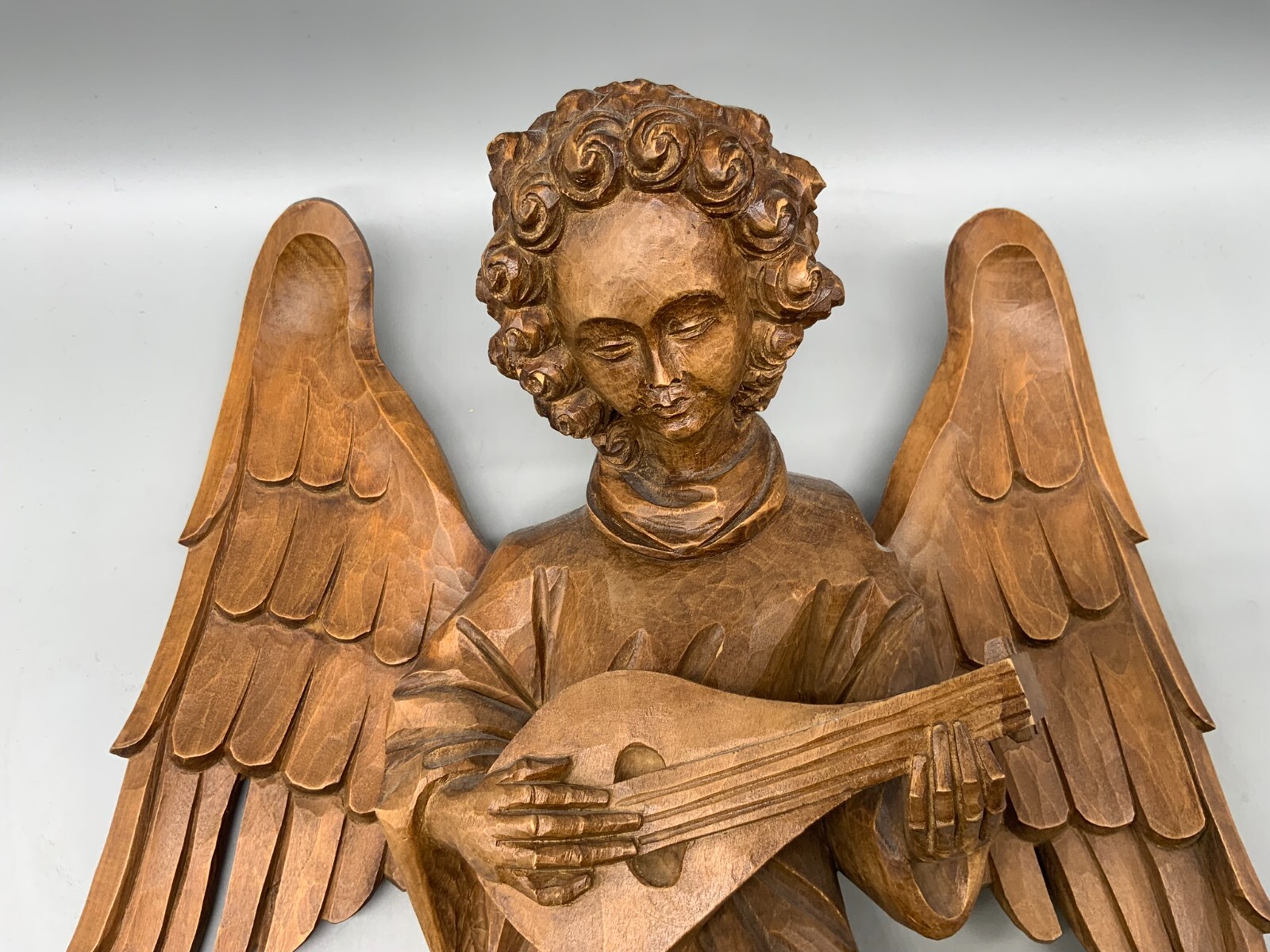 GLORIENENGEL MUSIZIERENDER ENGEL MIT FLÜGELN UND MANDOLINE HOLZ GESCHNITZT 34cm – Bild 3