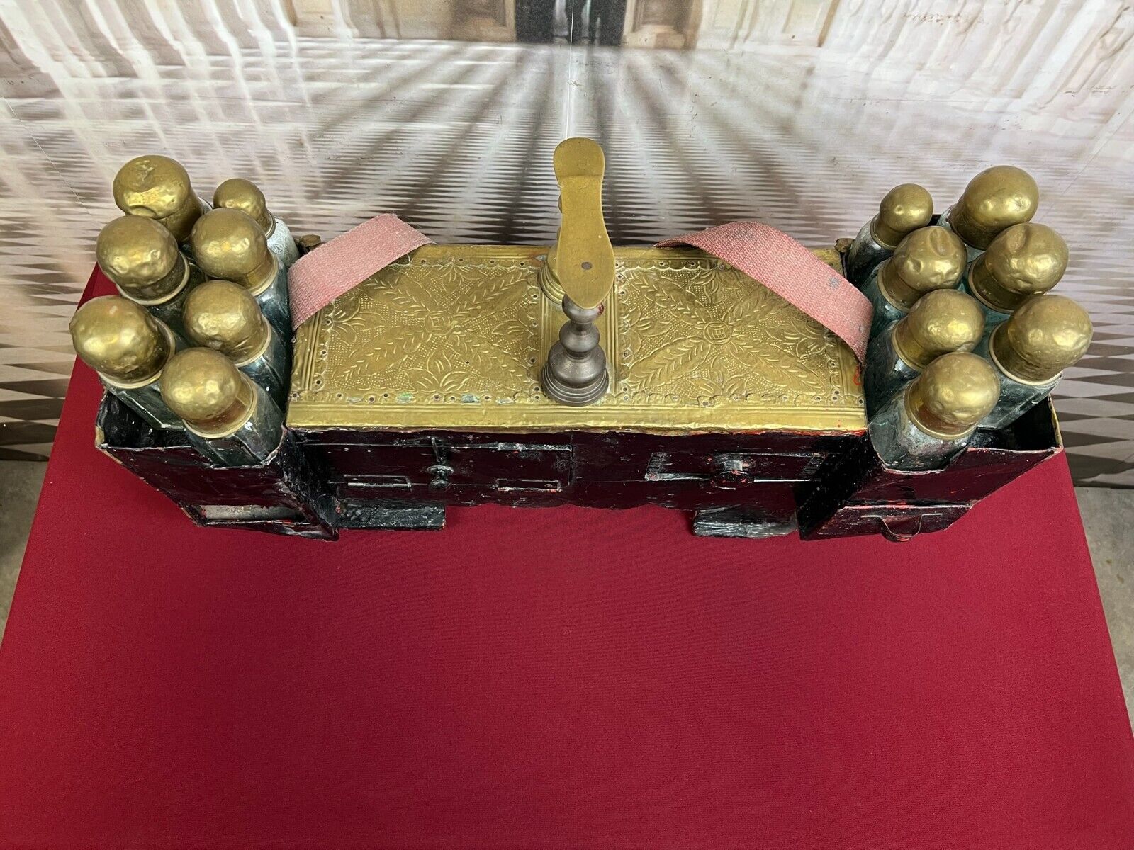 ANTIKER ORIENT SCHUHPUTZKASTEN AUS KUPFER UND HOLZ UM 1900 – Bild 3