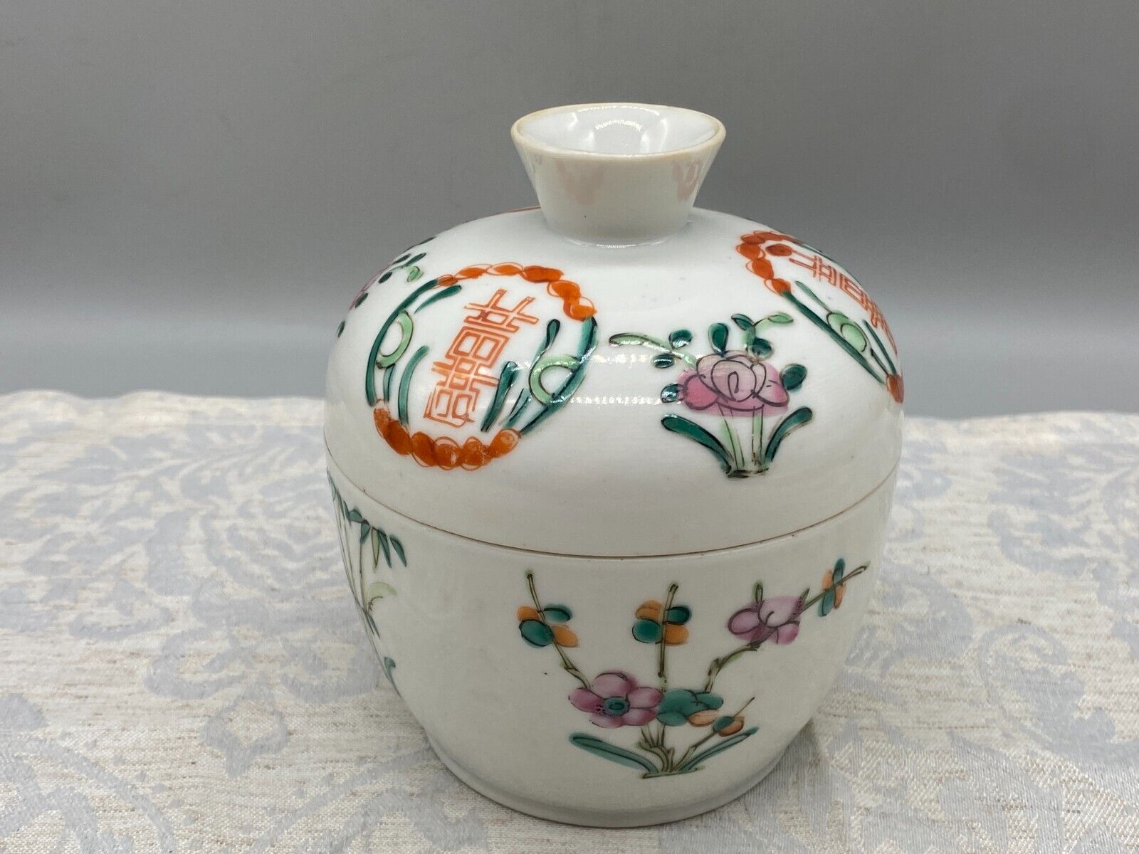 CHINA DECKELDOSE DOSE ANTIK 19 TES JHDT BLUMEN DEKOR HANDBEMALT