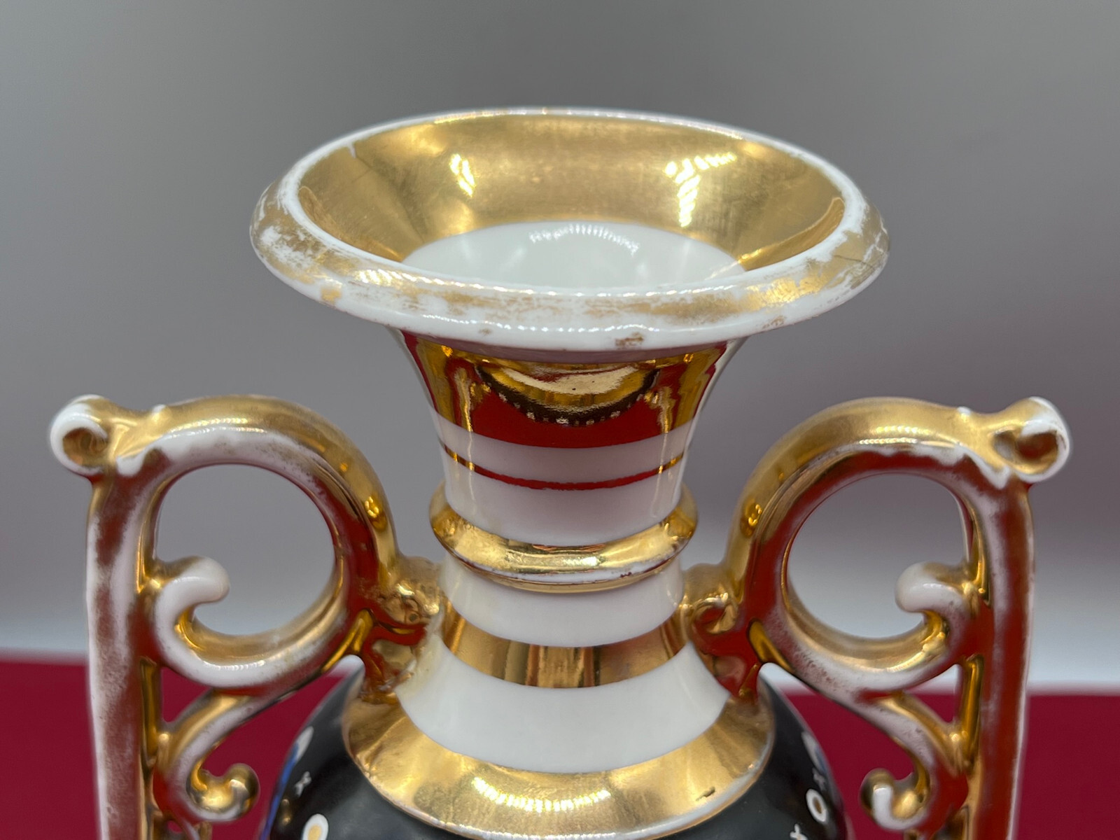 ANTIKE AMPHORE AUS PORZELLAN HANDBEMALT UND VERGOLDET HISTORISMUS UM 1880 – Bild 13