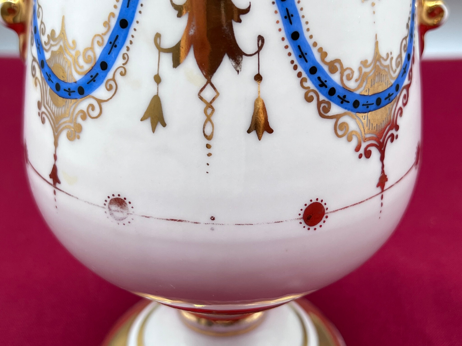 ANTIKE AMPHORE AUS PORZELLAN HANDBEMALT UND VERGOLDET HISTORISMUS UM 1880 – Bild 17