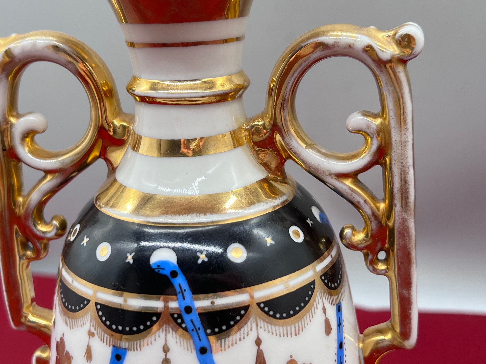 ANTIKE AMPHORE AUS PORZELLAN HANDBEMALT UND VERGOLDET HISTORISMUS UM 1880 – Bild 8