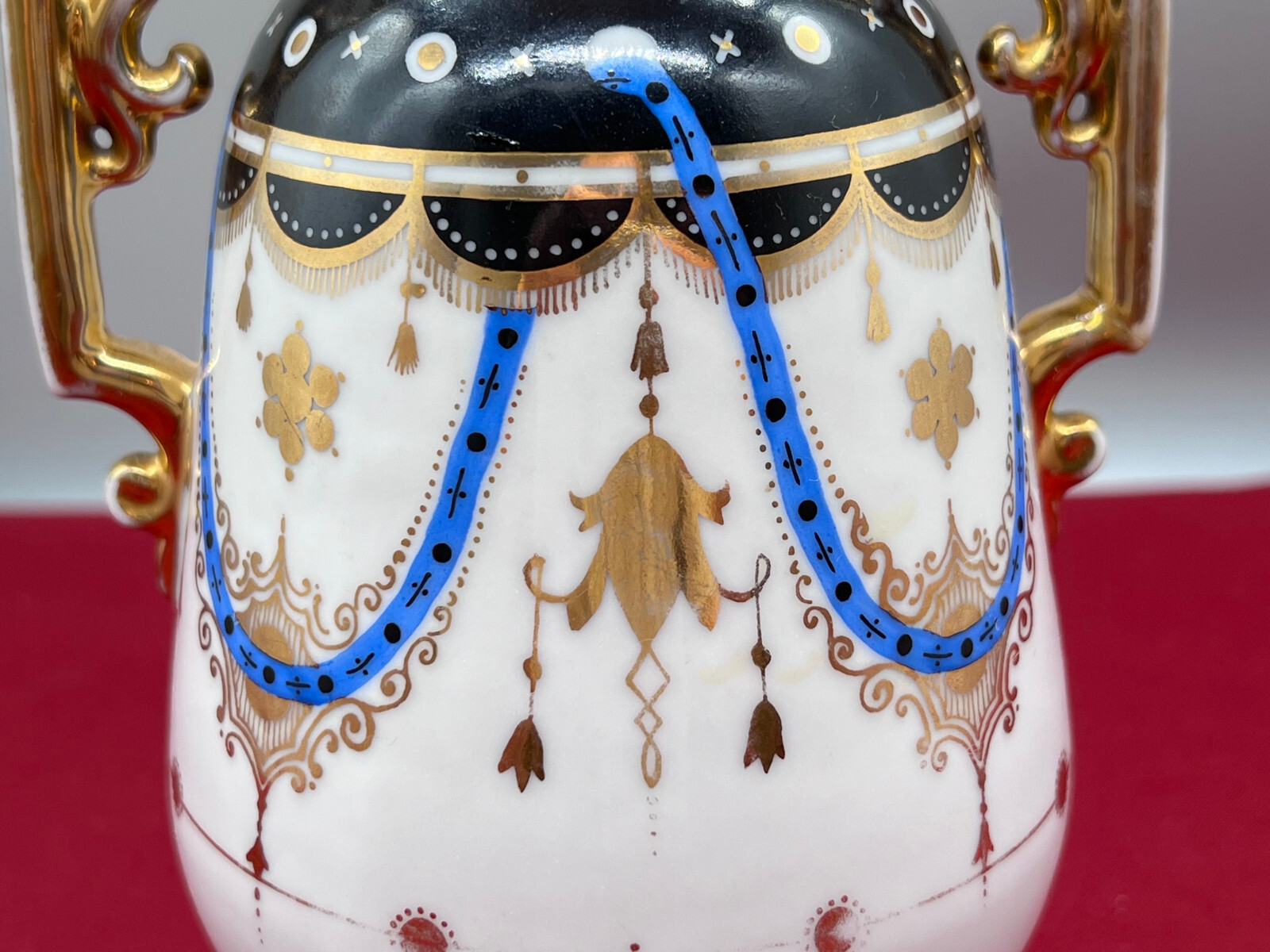 ANTIKE AMPHORE AUS PORZELLAN HANDBEMALT UND VERGOLDET HISTORISMUS UM 1880 – Bild 9