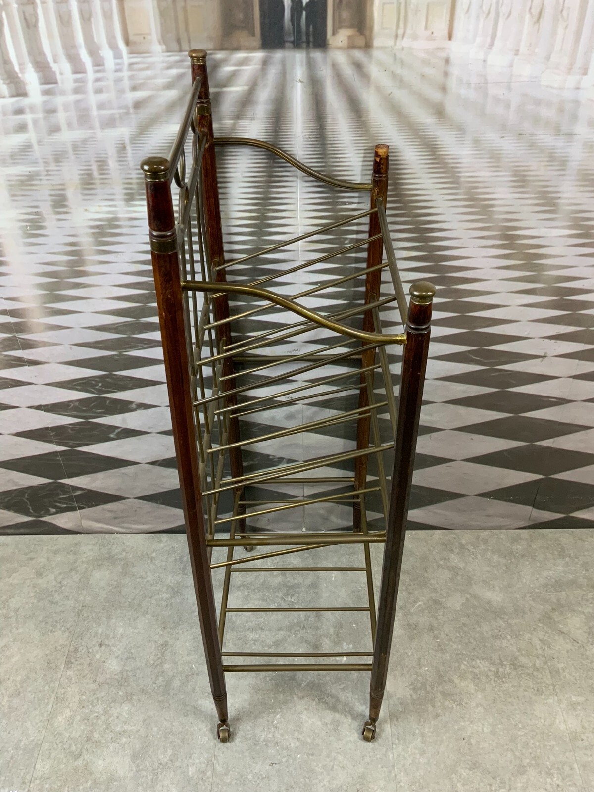 ANTIKES REGAL UM 1930 MINIATURREGAL KUPFER UND HOLZ – Bild 3