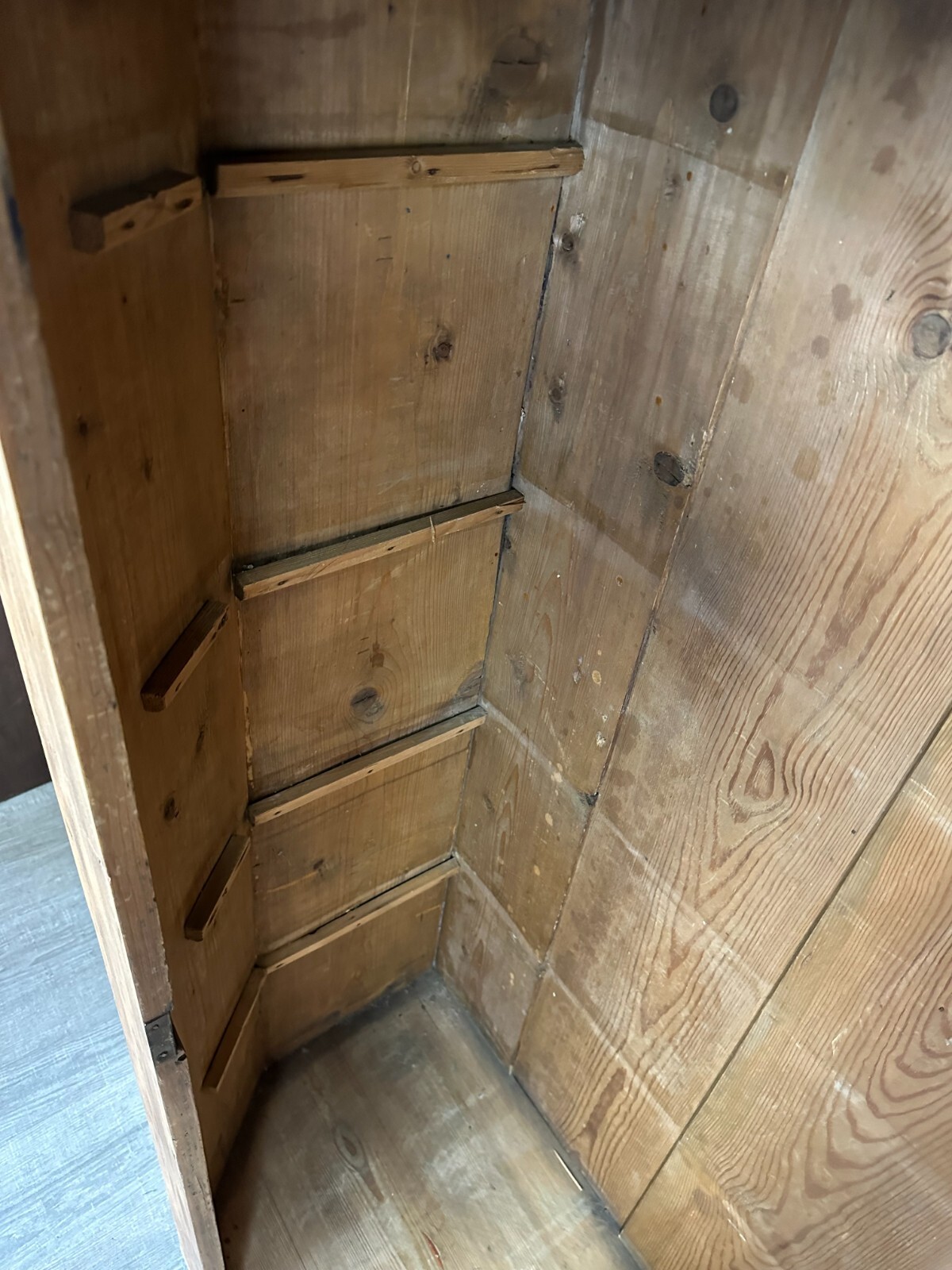 ANTIKER BAUERNSCHRANK SCHRANK 19 TES JHDT HOLZ MASSIV ABGEFASST KLEIDERSCHRANK – Bild 15