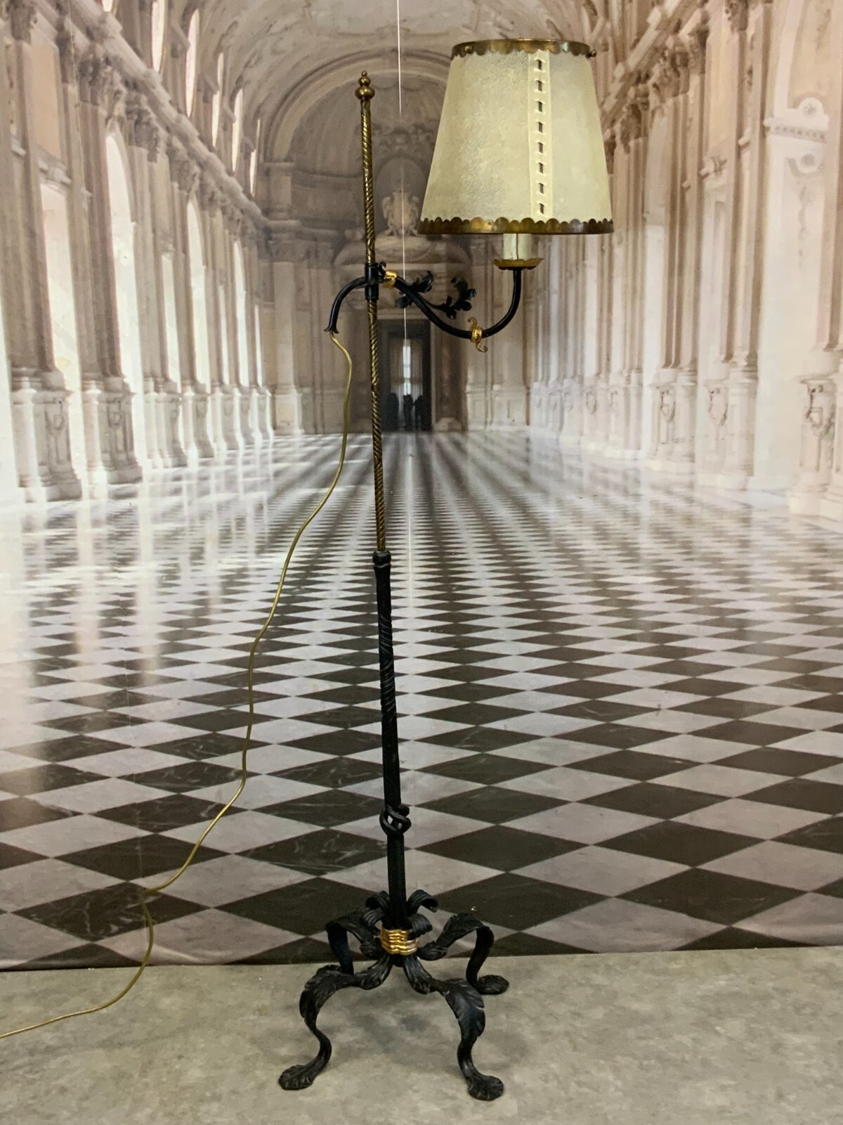 VINTAGE STEHLAMPE AUS EISEN UND MESSING MAXIMALE HÖHE 200cm – Bild 3