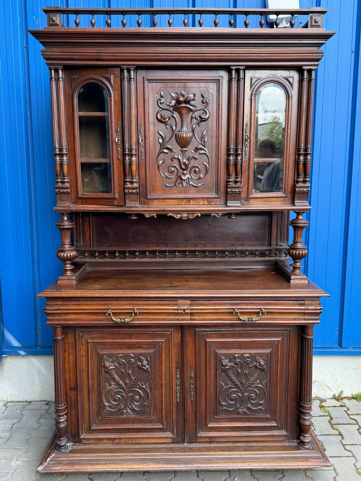 ANTIKER SCHRANK BUFFET NEO RENAISSANCE UM 1880 MAHAGONI SCHNITZWERK