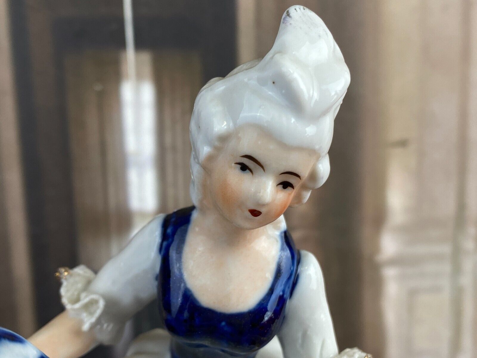 FIGUR AUS PORZELLAN TEILS HANDBEMALT GALANTES ROKOKO PAAR MIT PFERD 21cm – Bild 14