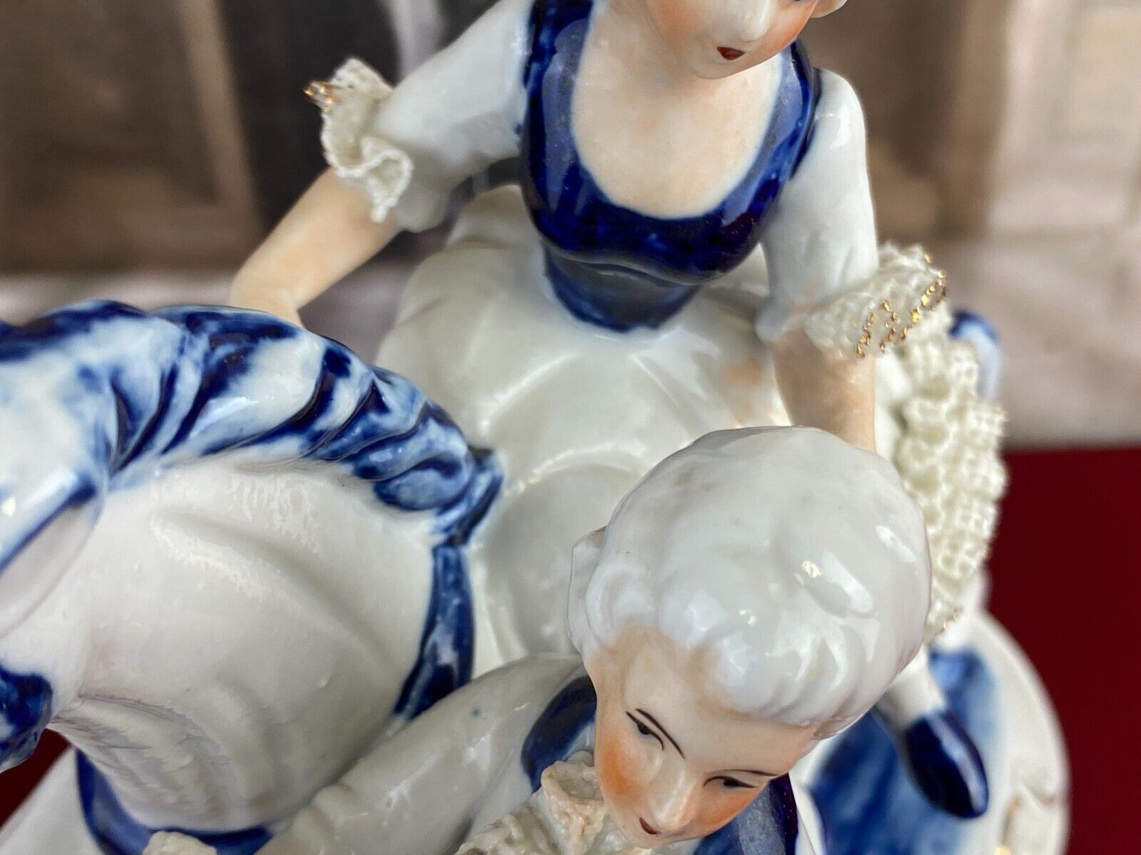 FIGUR AUS PORZELLAN TEILS HANDBEMALT GALANTES ROKOKO PAAR MIT PFERD 21cm – Bild 15