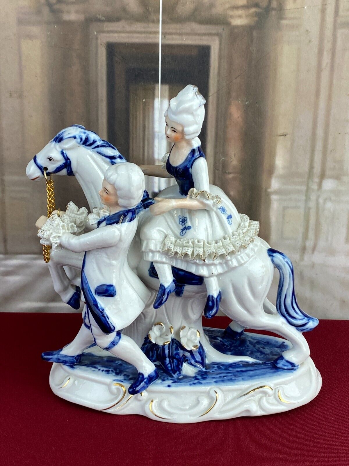 FIGUR AUS PORZELLAN TEILS HANDBEMALT GALANTES ROKOKO PAAR MIT PFERD 21cm – Bild 3