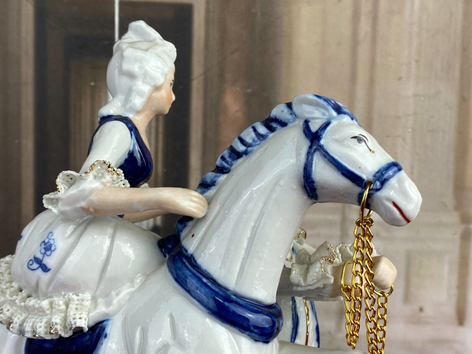 FIGUR AUS PORZELLAN TEILS HANDBEMALT GALANTES ROKOKO PAAR MIT PFERD 21cm – Bild 21