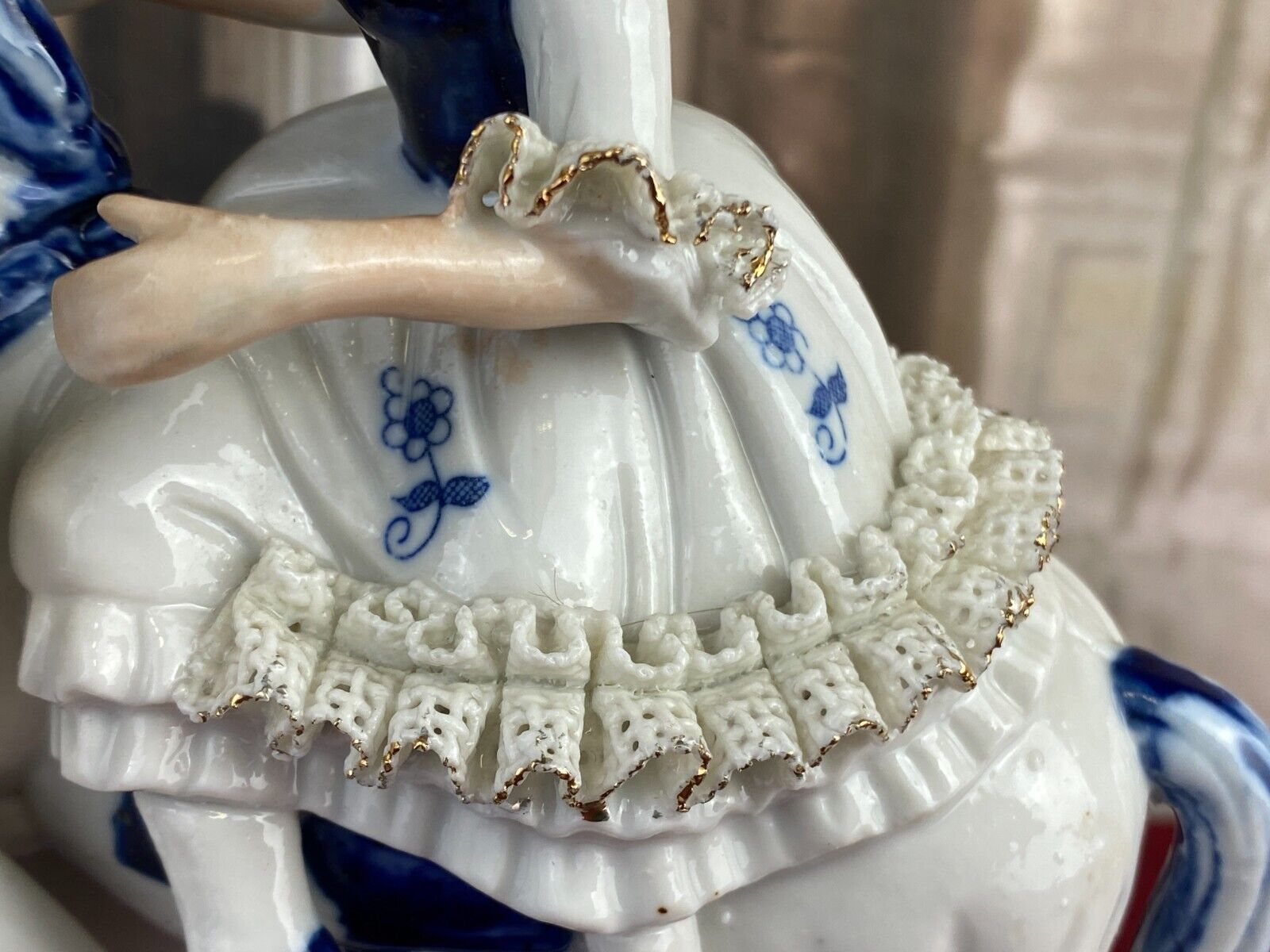 FIGUR AUS PORZELLAN TEILS HANDBEMALT GALANTES ROKOKO PAAR MIT PFERD 21cm – Bild 10