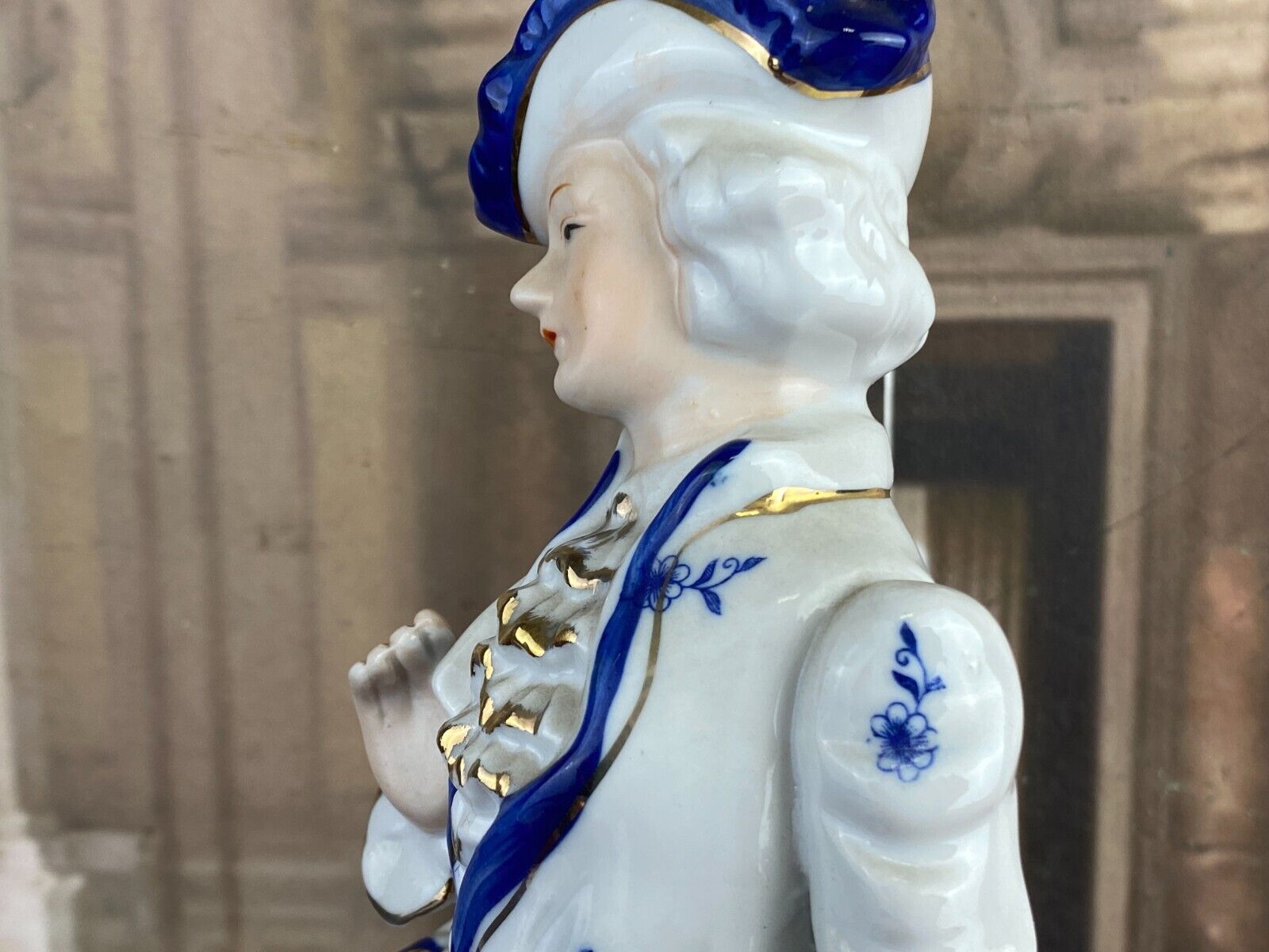FIGUR AUS PORZELLAN TEILS HANDBEMALT GALANTER ROKOKO MANN 31cm – Bild 24