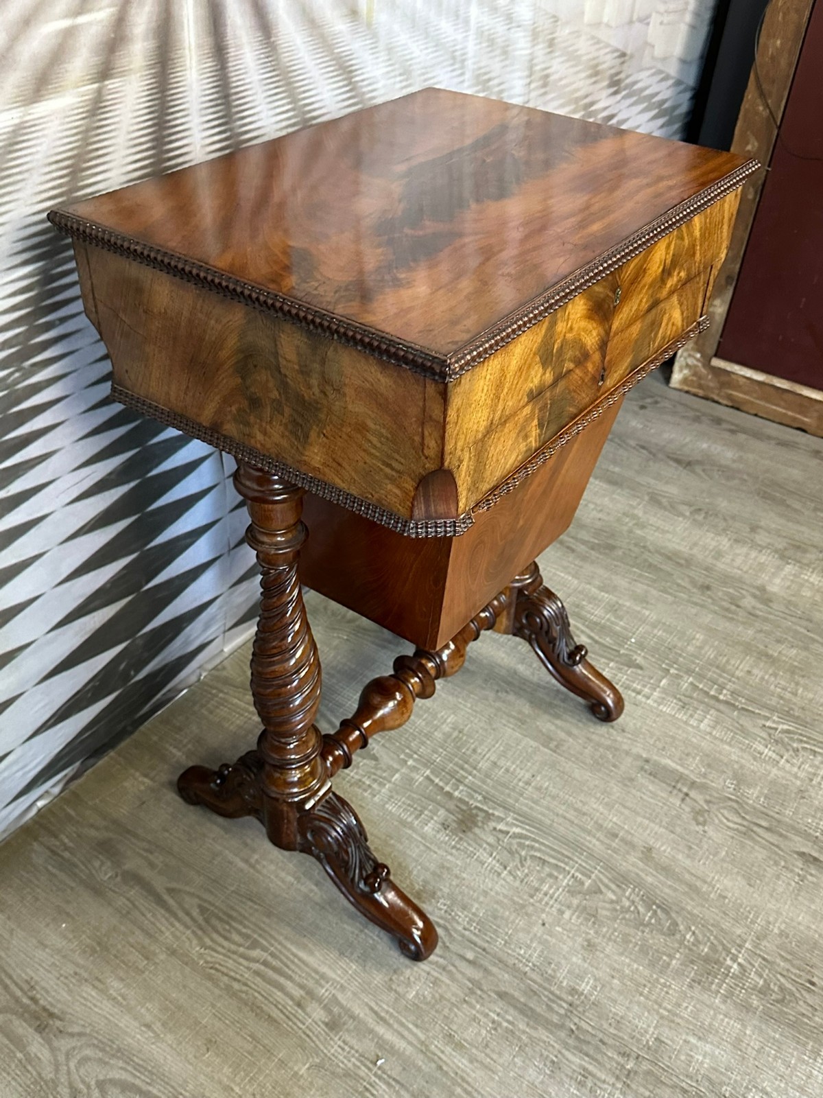 ANTIKER NÄHTISCH UM 1840 NIEDERLANDE SPÄT BIEDERMEIER MAHAGONI – Bild 4