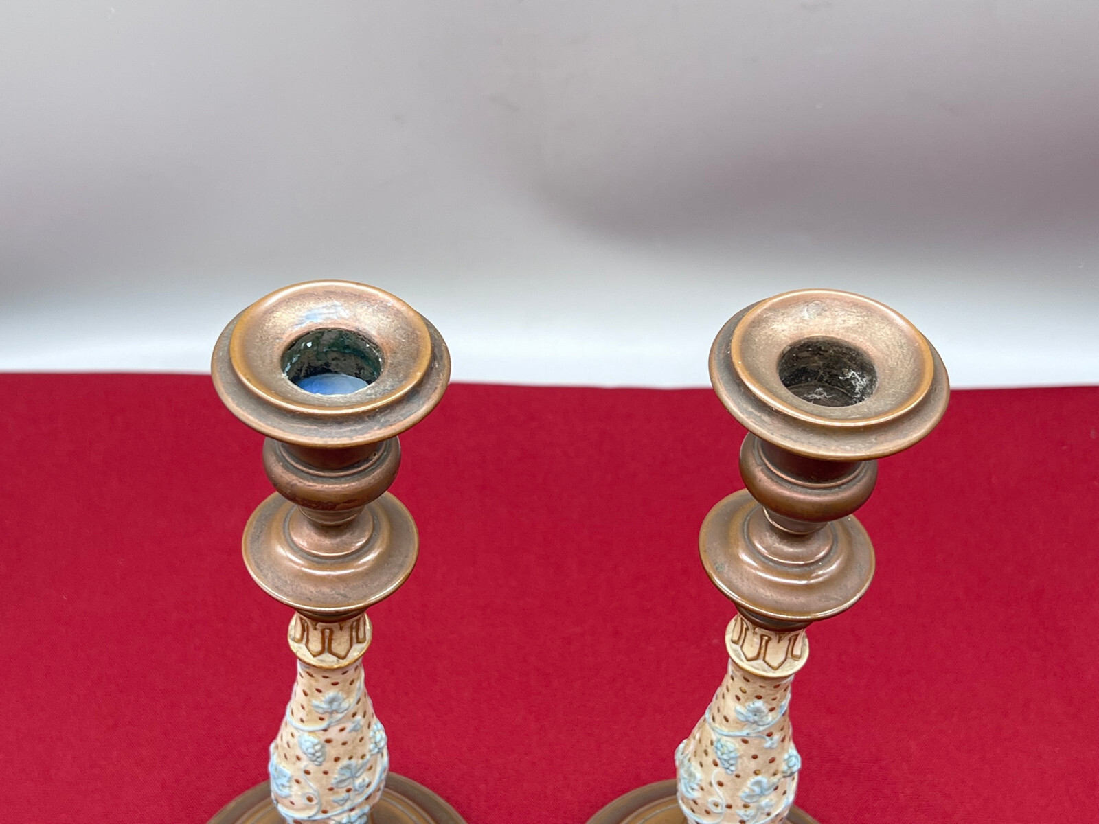 PAAR ANTIKE KERZENLEUCHTER JUGENDSTIL KUPFER MIT KERAMIK HANDBEMALT – Bild 5