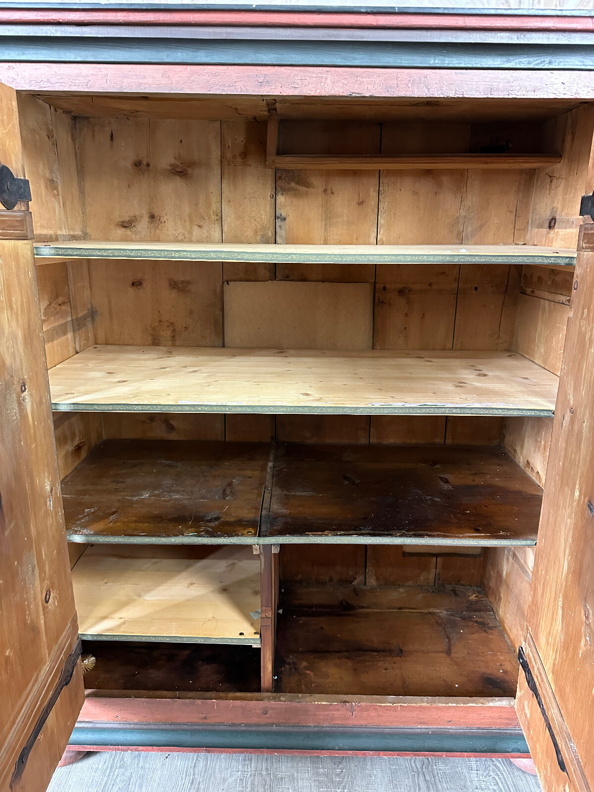 ANTIKER TÖLZER BAUERNSCHRANK SCHRANK FRÜHES 19 TES JHDT HANDBEMALT NUR 149cm – Bild 17