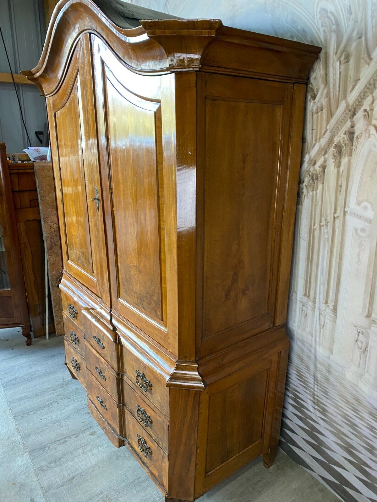 BAROCKSCHRANK NUSSBAUM AUFSATZ KOMMODE 18 TES JHDT KABINETT SCHRANK – Bild 4