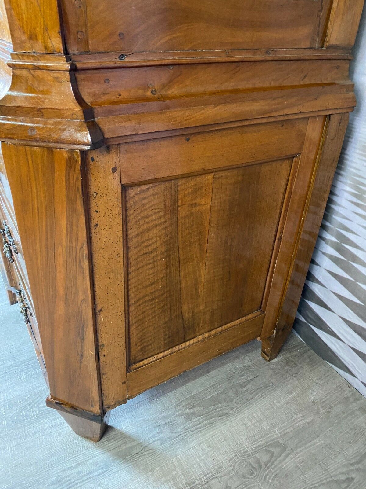 BAROCKSCHRANK NUSSBAUM AUFSATZ KOMMODE 18 TES JHDT KABINETT SCHRANK – Bild 5