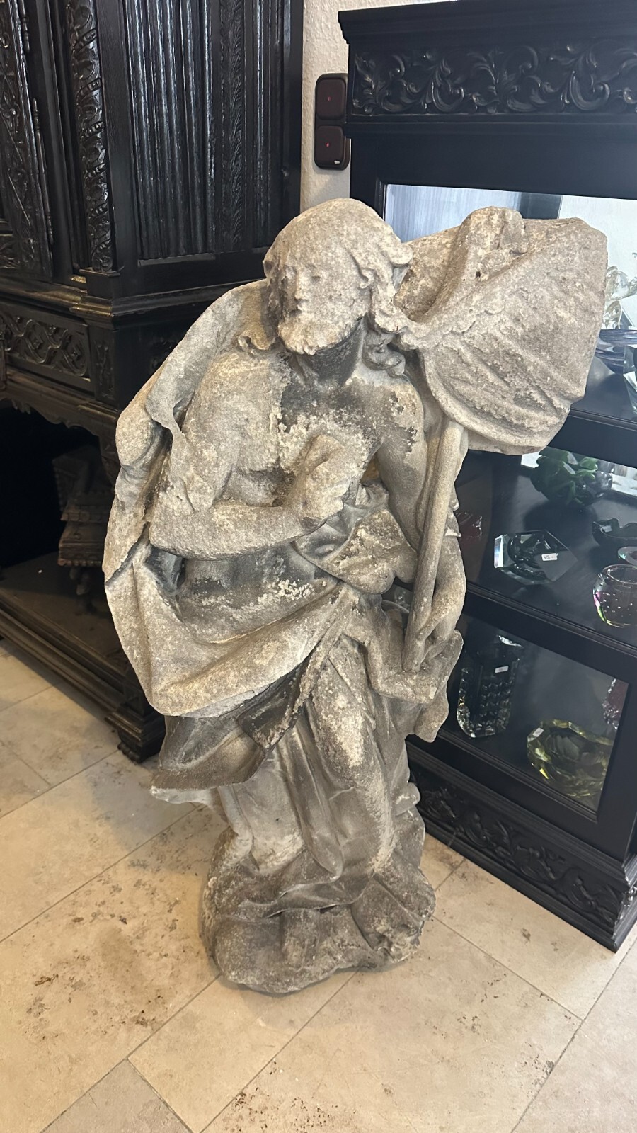 BAROCK HEILIGENFIGUR AUS SANDSTEIN 18 TES JHDT HEILIGER MIT UMHANG 111cm