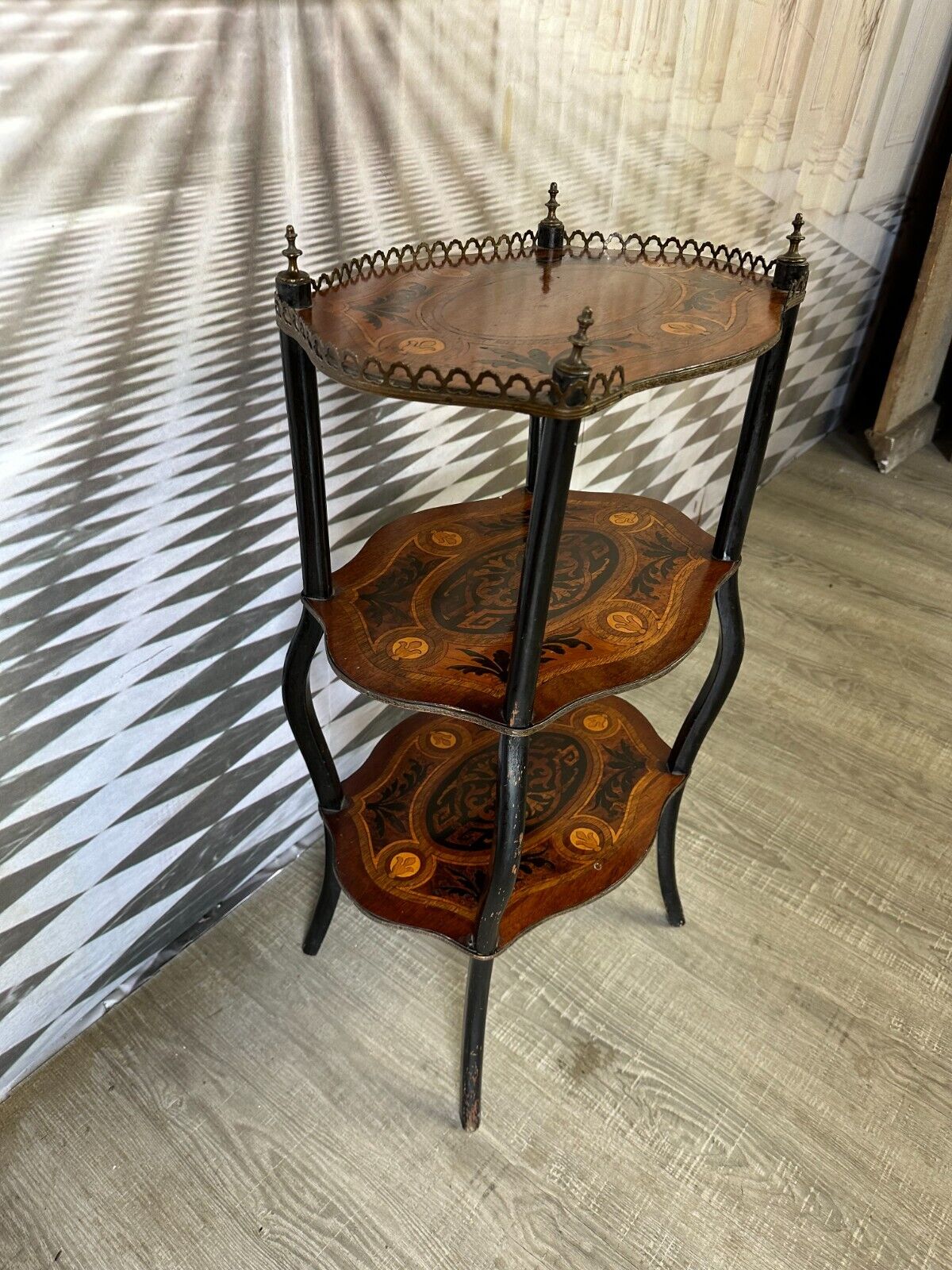 ANTIKE ETAGERE BEISTELLTISCH UM 1880 NAPOLEON III INTARSIEN MESSING BESCHLAG – Bild 4