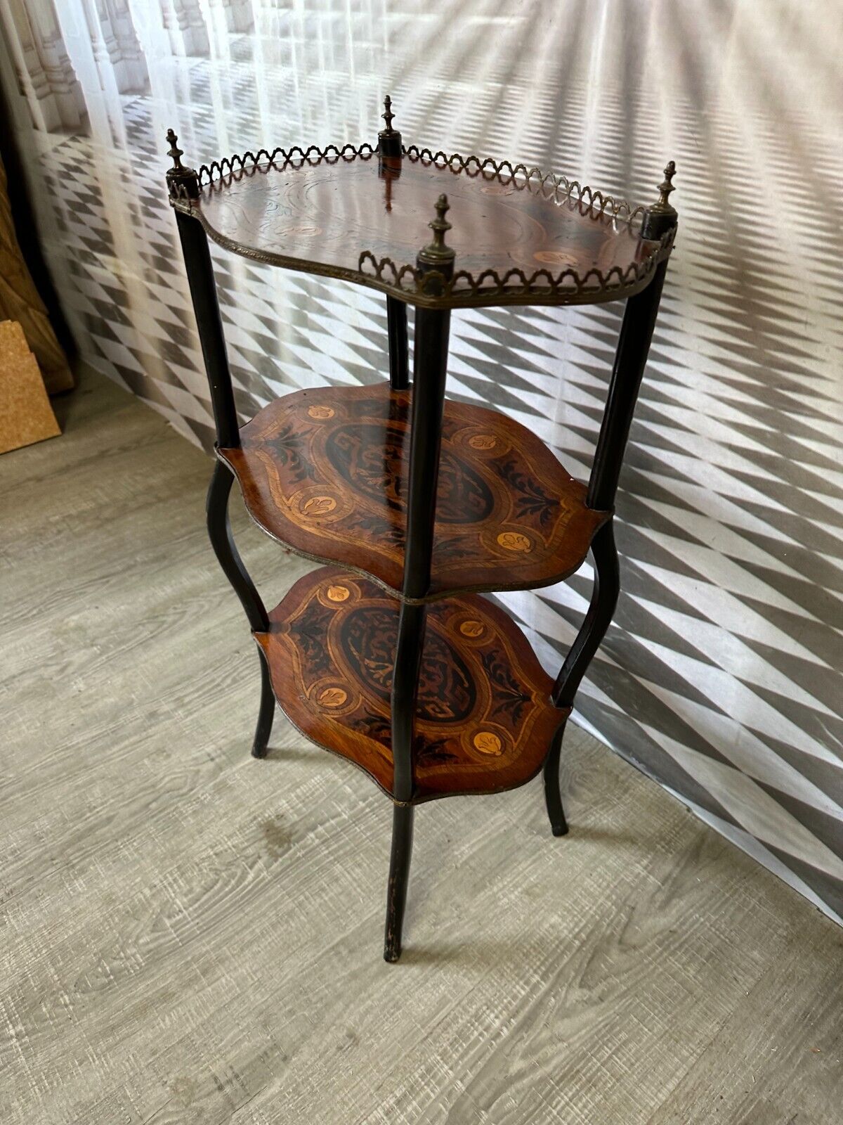 ANTIKE ETAGERE BEISTELLTISCH UM 1880 NAPOLEON III INTARSIEN MESSING BESCHLAG – Bild 6