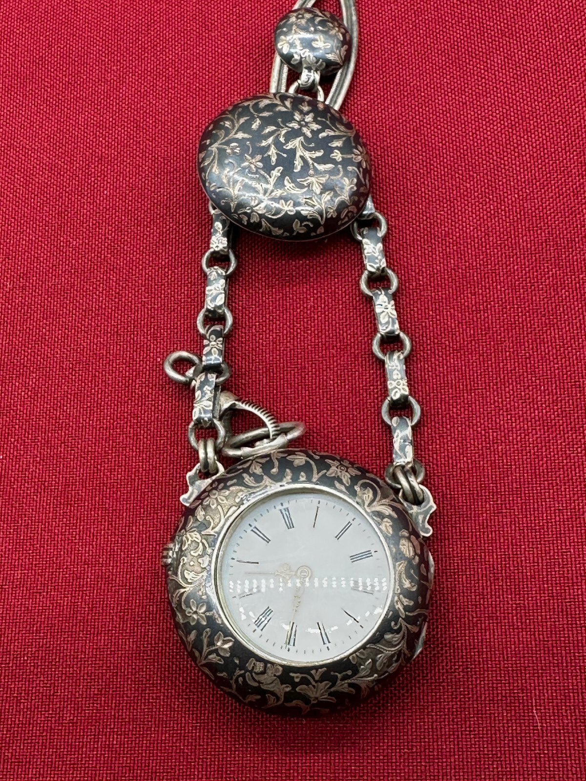 ANTIKE CHATELAINE FÜR TASCHENUHR UM 1880 AUS TULA SILBER MIT DEFEKTER UHR – Bild 5