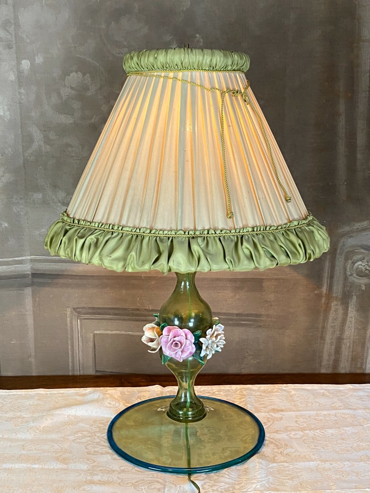 TISCHLAMPE AUS GLAS MIT SCHIRM HÖHE GESAMT 68cm