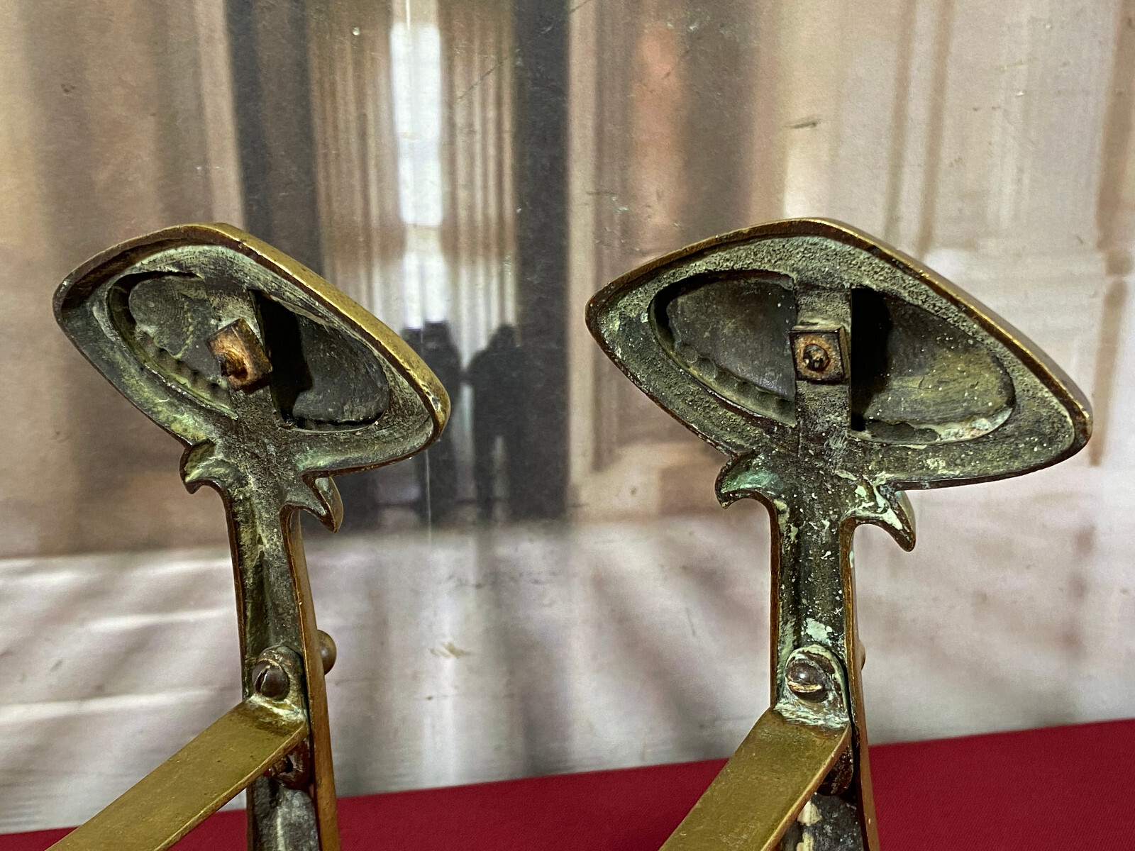Fünfteiliges antikes Set Kaminbesteck und zwei kleine Kaminböcke Messing 1900 – Bild 22