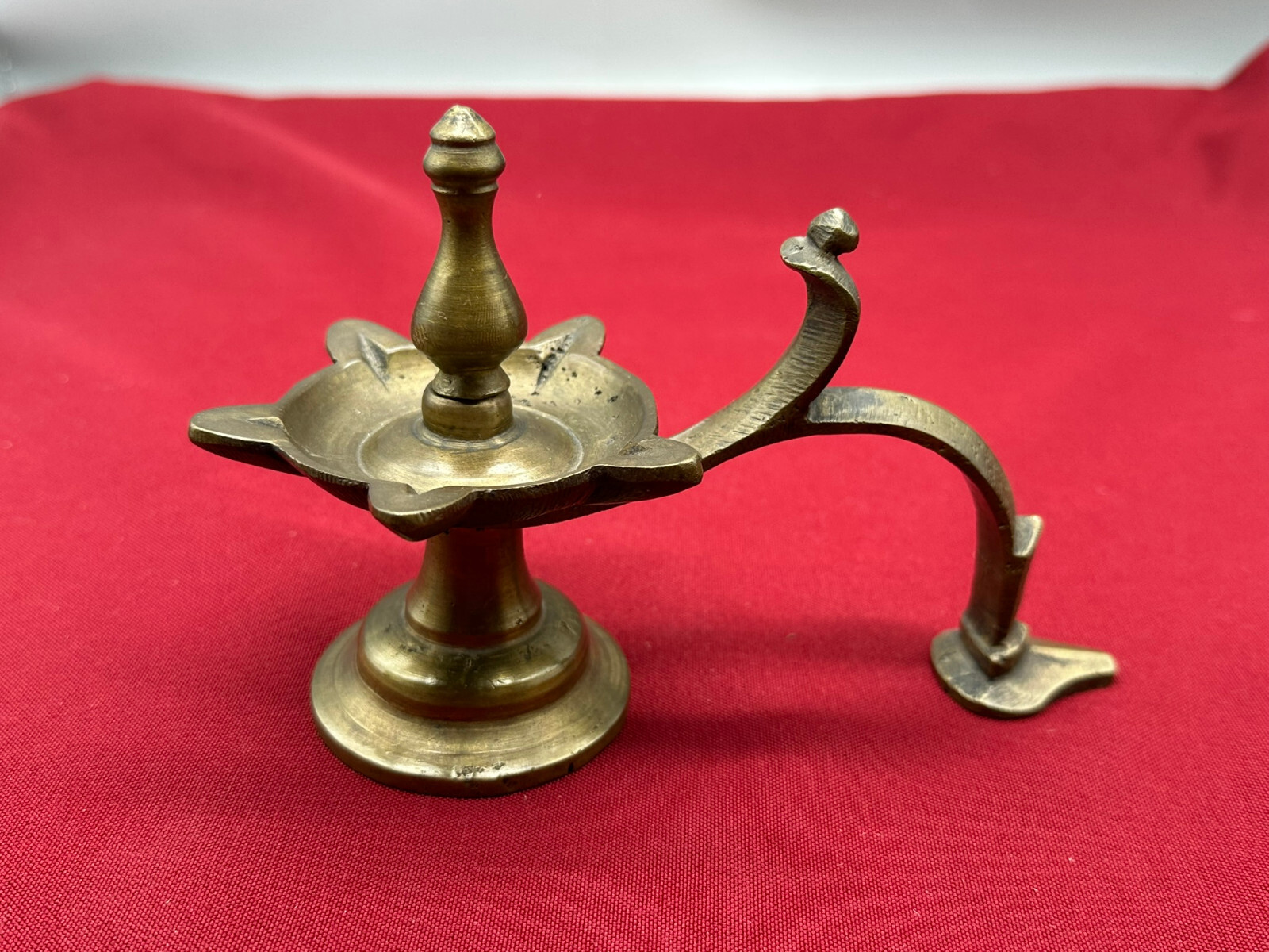 ANTIKE ASIATISCHE ÖLLAMPE UM 1900 AUS GELBGUSS – Bild 3