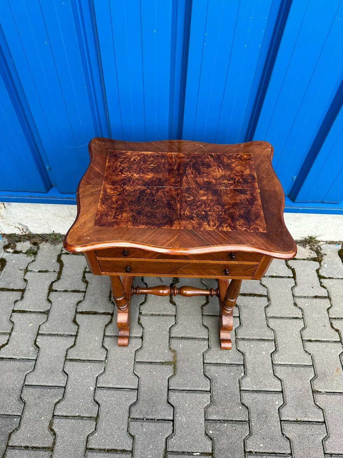 ANTIKER NÄHTISCH UM 1870 LOUIS PHILIPPE NUSSBAUM WURZELNUSS FURNIER – Bild 3