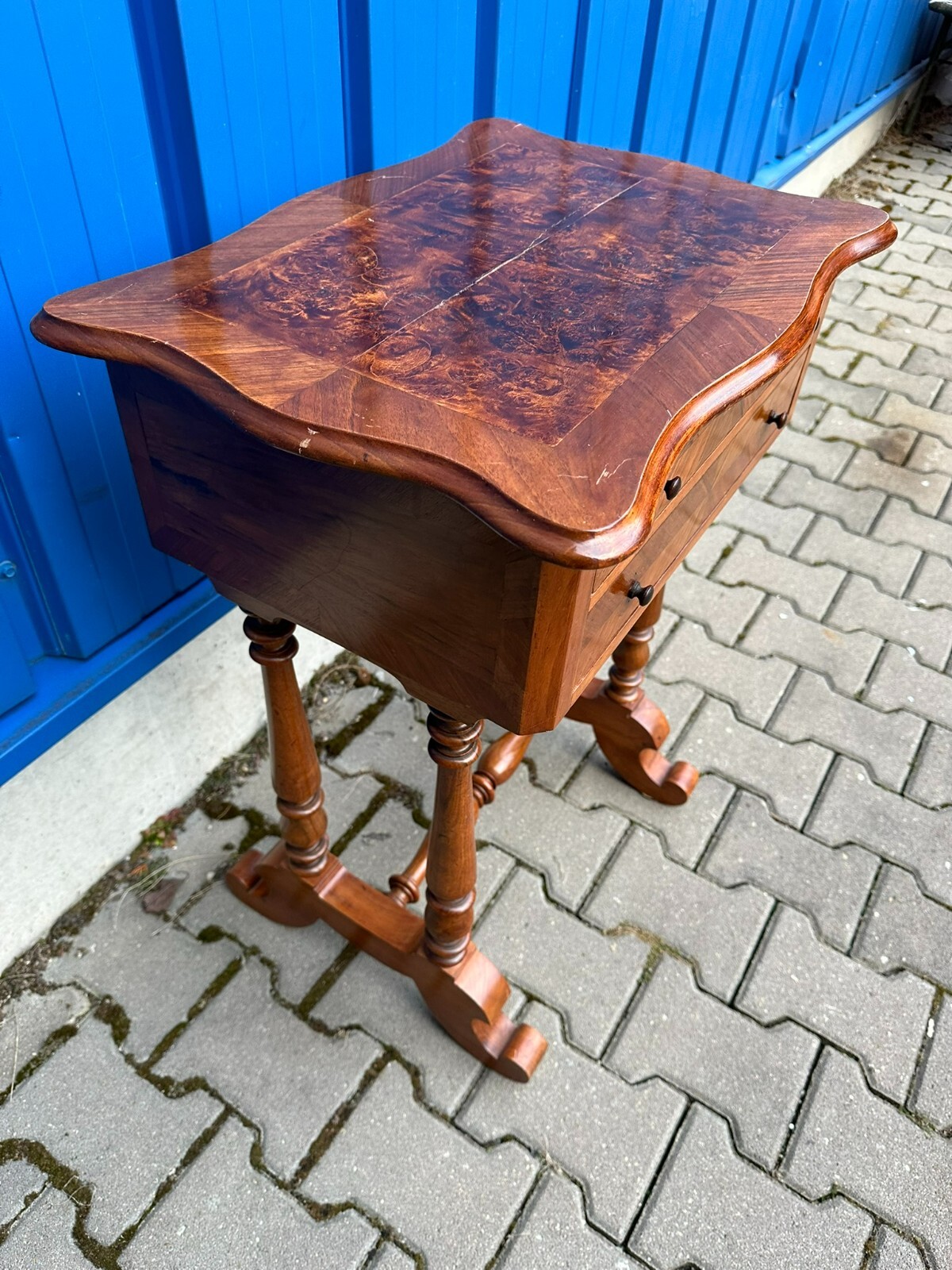 ANTIKER NÄHTISCH UM 1870 LOUIS PHILIPPE NUSSBAUM WURZELNUSS FURNIER – Bild 5