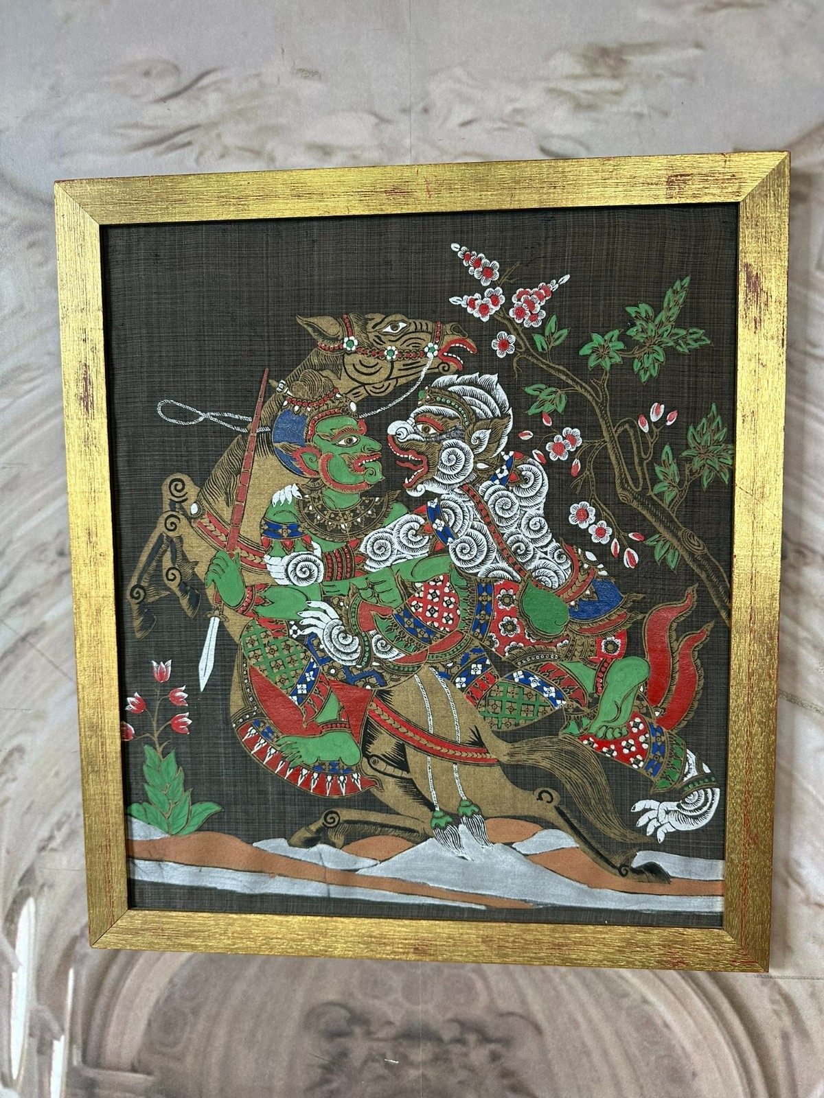 INDONESISCHE MALEREI AUF STOFF SEHR GUT GERAHMT FABELWESEN GOTTHEIT – Bild 3