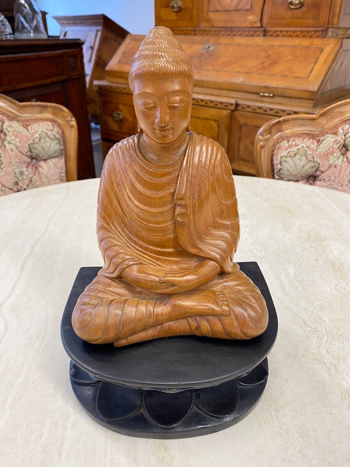 CHINA SKULPTUR AUS HOLZ BUDDHA AUF PODEST 28cm HOCH