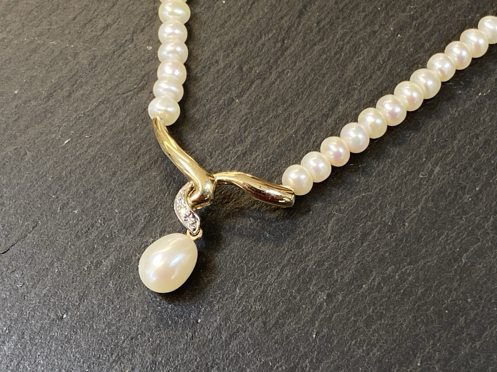 ELEGANTE HALSKETTE PERLENKETTE COLLIER SÜSSWASSER PERLEN MITTELSTÜCK 14K GOLD