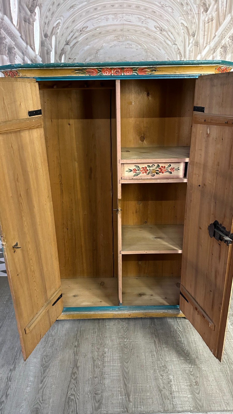 ANTIKER BAUERNSCHRANK HOLZ MASSIV HANDBEMALT RESTAURIERT 19 TES JHDT – Bild 14
