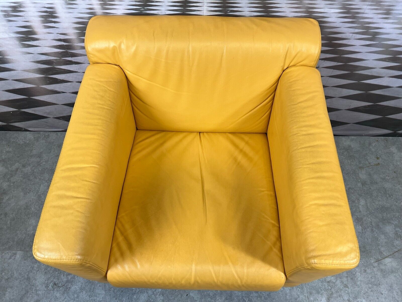 DESIGNER SESSEL GELBES LEDER MIT HOLZFÜSSEN – Bild 3