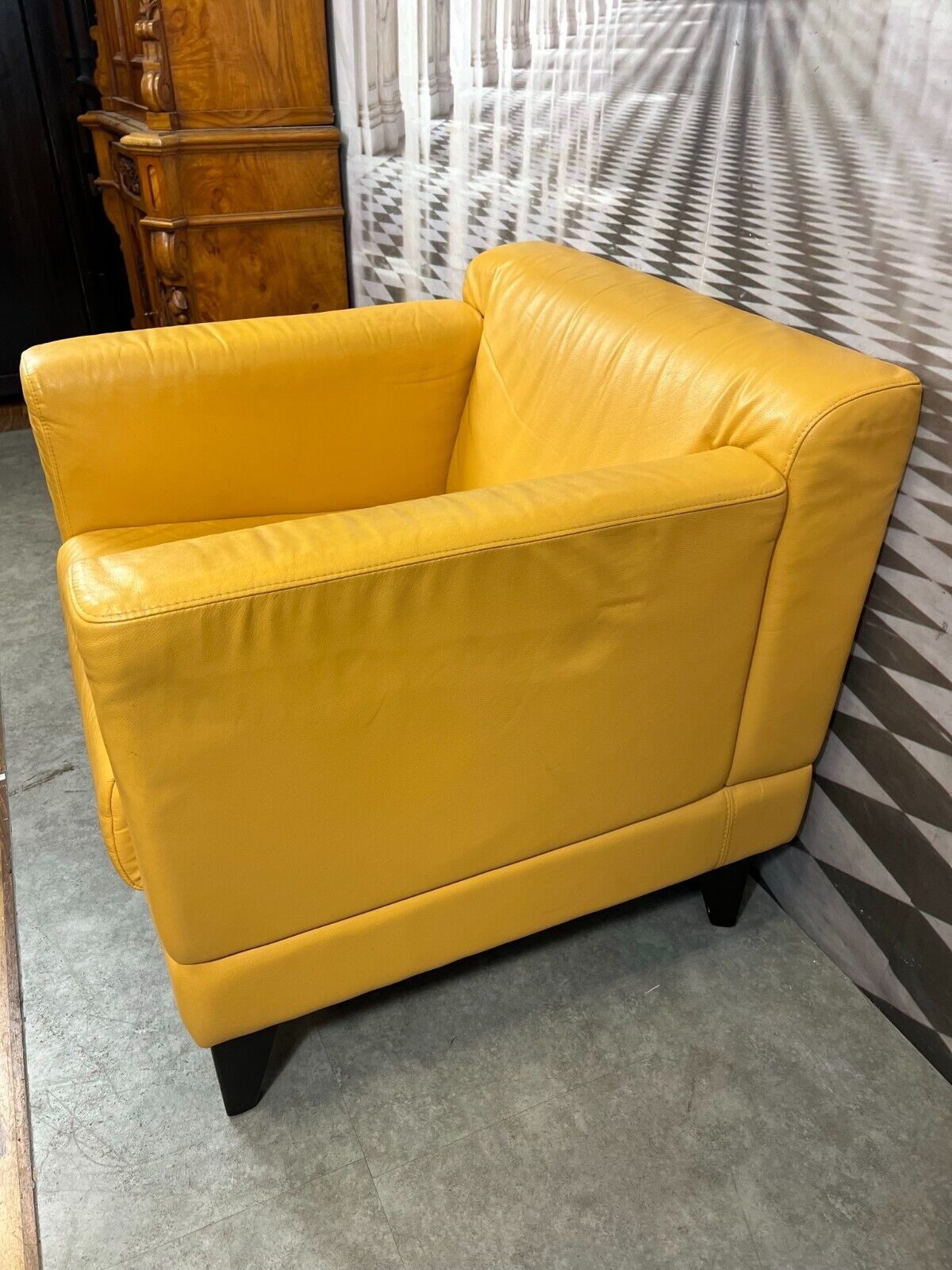 DESIGNER SESSEL GELBES LEDER MIT HOLZFÜSSEN – Bild 4