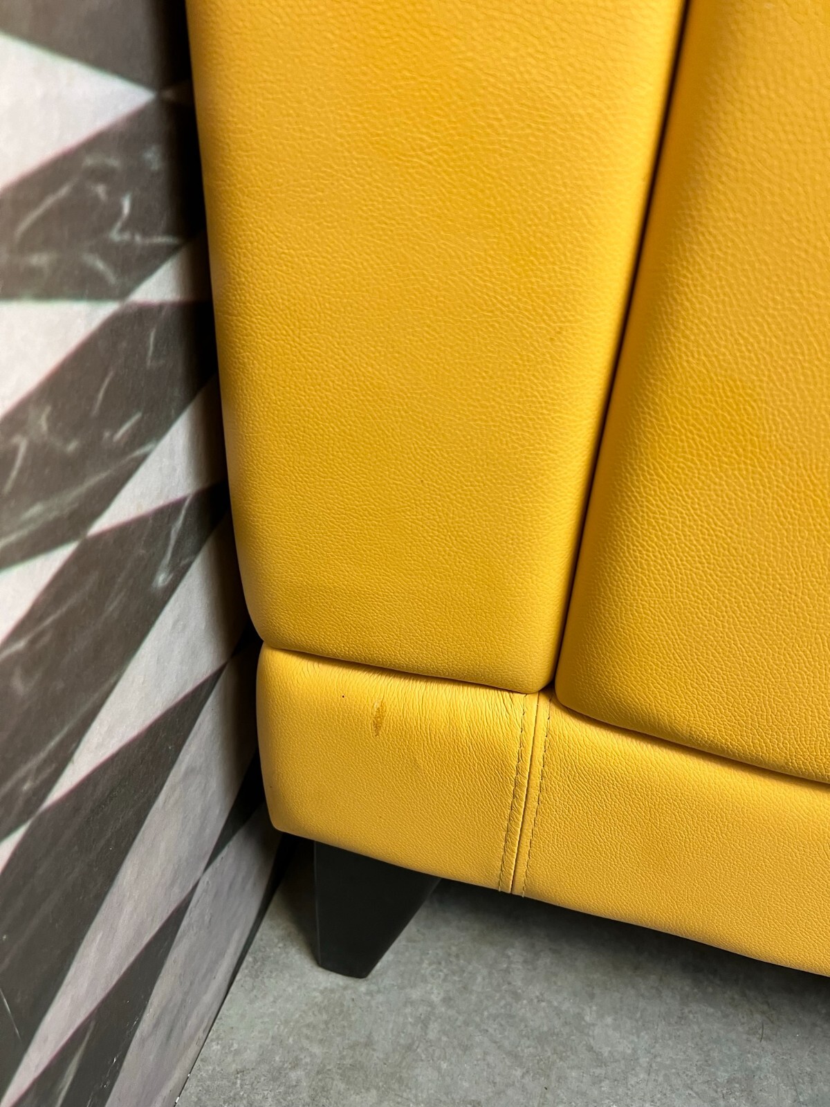 DESIGNER SESSEL GELBES LEDER MIT HOLZFÜSSEN – Bild 6