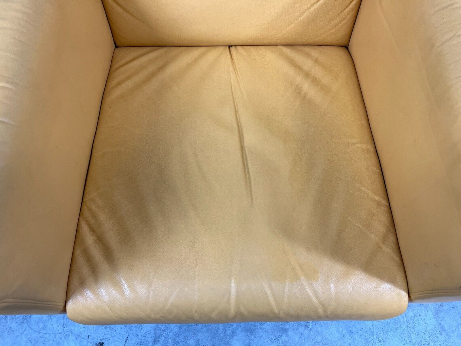 DESIGNER SESSEL GELBES LEDER MIT HOLZFÜSSEN – Bild 9