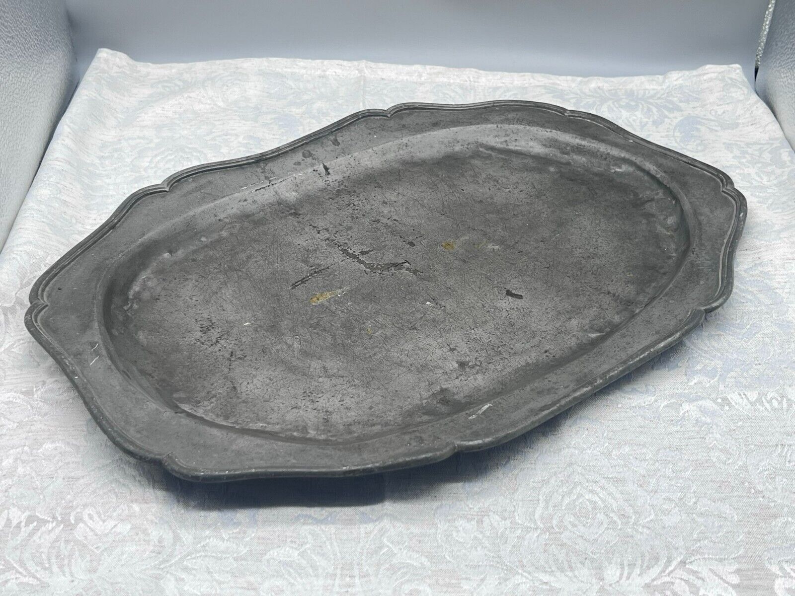SEHR GROSSES ANTIKES TABLETT AUS ZINN 1,97kg 48x34cm