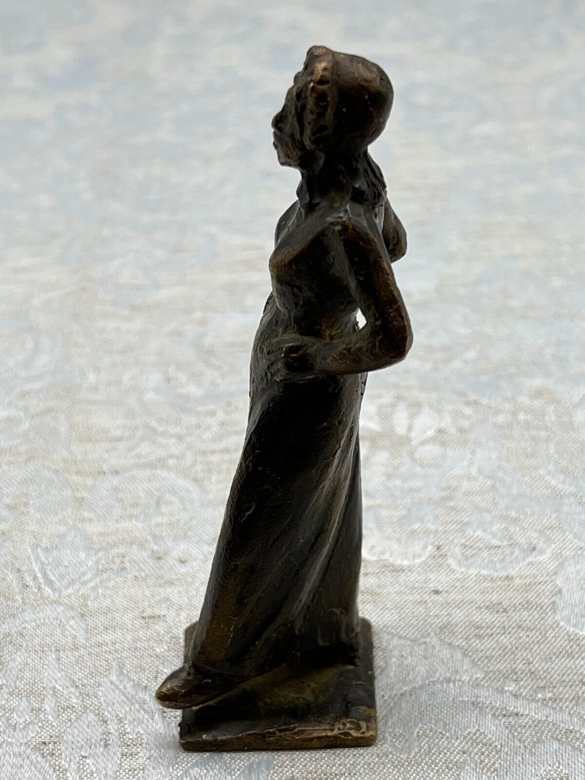 ALTE SKULPTUR AUS BRONZE STEHENDE FRAU 12cm 350g – Bild 3